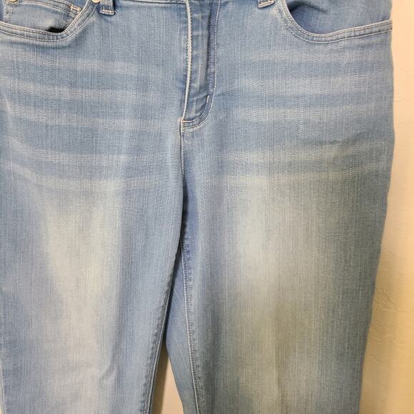 Vince Camuto  Jeans Light Wash Slim Fit Raw Hem Soft Denim Whisker Fade 6 - Picture 4 of 10